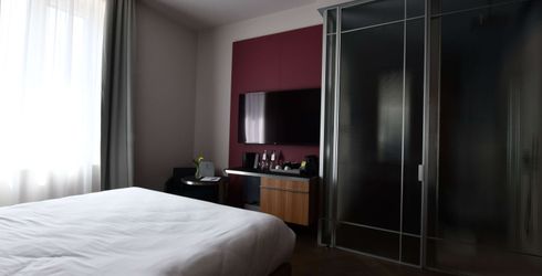 hotel room image