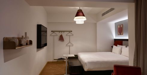 hotel room image