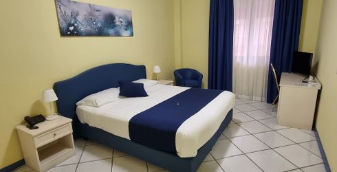 hotel room image