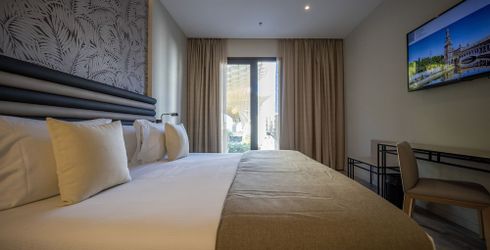 hotel room image