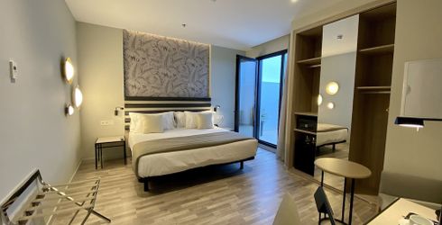 hotel room image