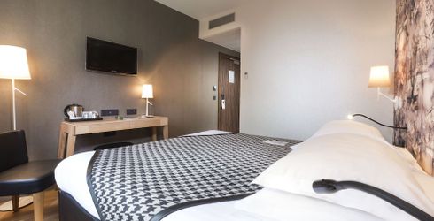 hotel room image