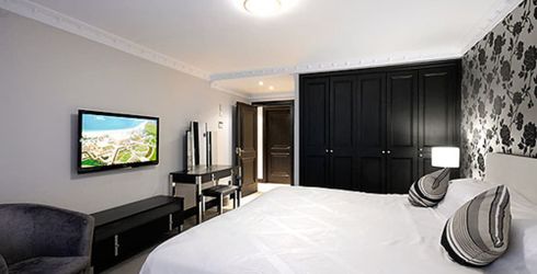 hotel room image