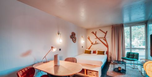 hotel room image