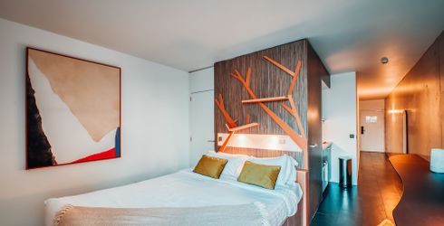 hotel room image
