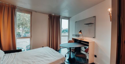hotel room image