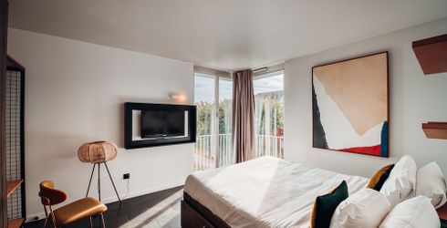 hotel room image