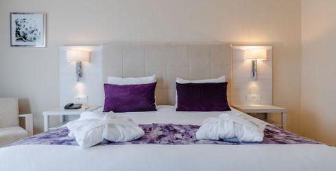 hotel room image