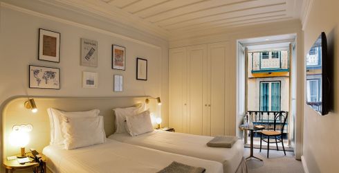 hotel room image