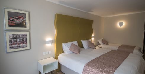 hotel room image
