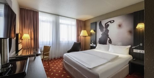 hotel room image