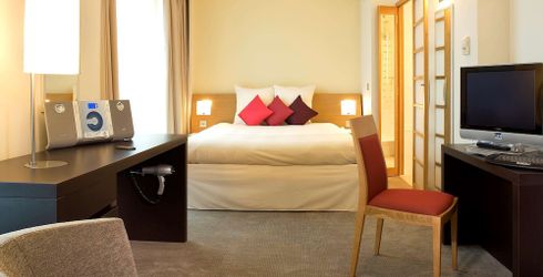 hotel room image