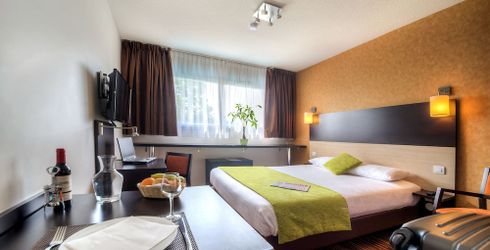 hotel room image