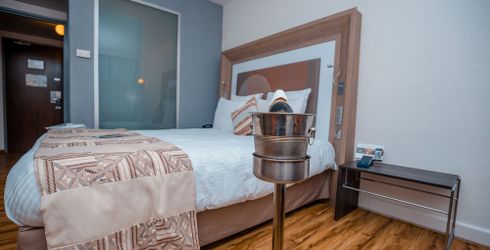 hotel room image