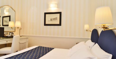 hotel room image