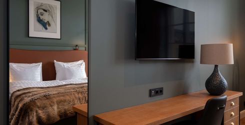 hotel room image
