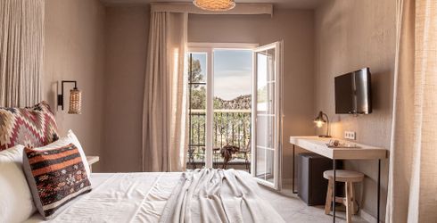 hotel room image