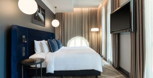 hotel room image