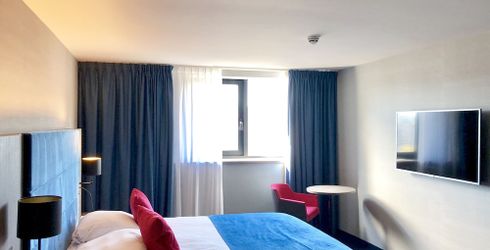 hotel room image