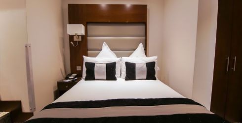 hotel room image