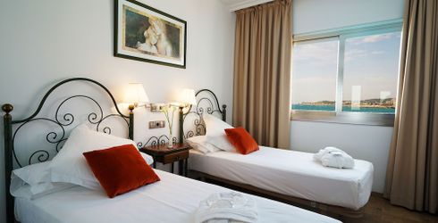 hotel room image