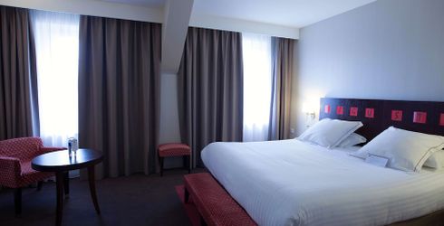hotel room image
