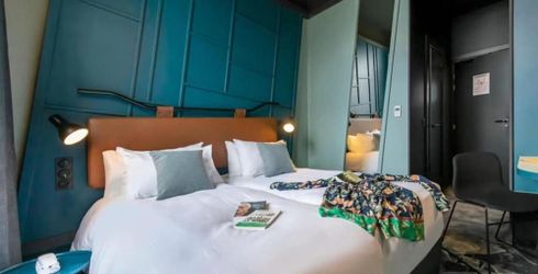 hotel room image