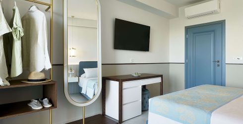 hotel room image