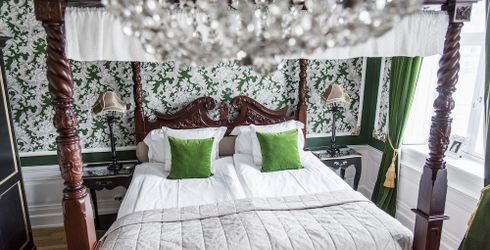 hotel room image