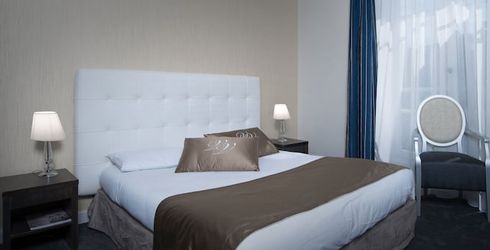 hotel room image