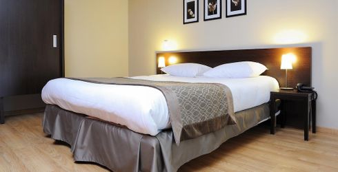 hotel room image
