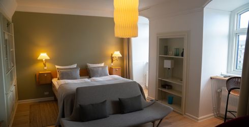 hotel room image