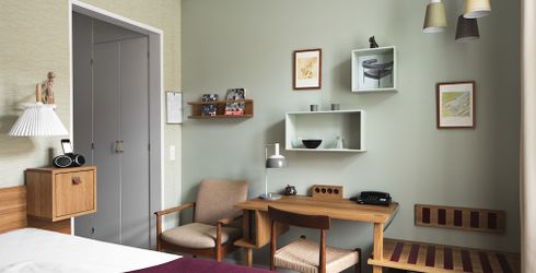 hotel room image