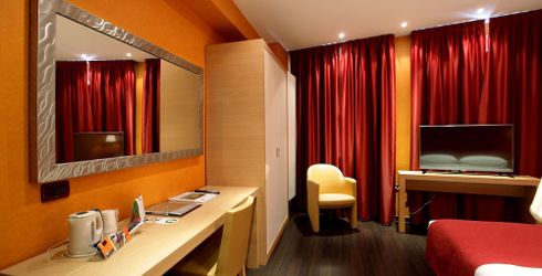 hotel room image