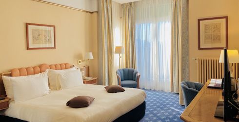 hotel room image
