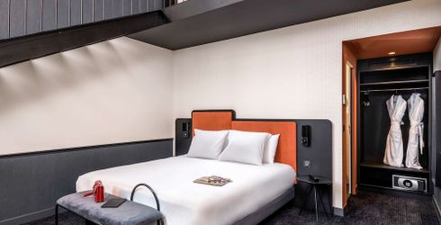 hotel room image