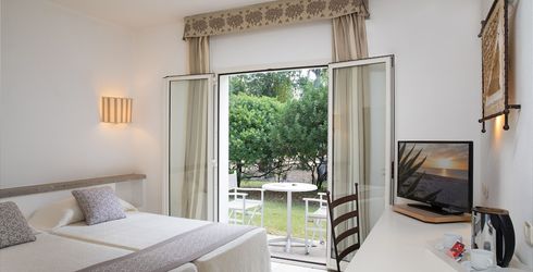 hotel room image