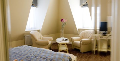 hotel room image