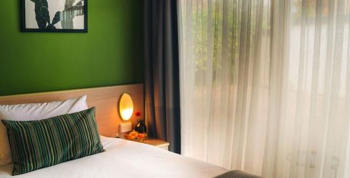 hotel room image