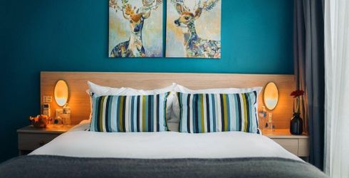 hotel room image
