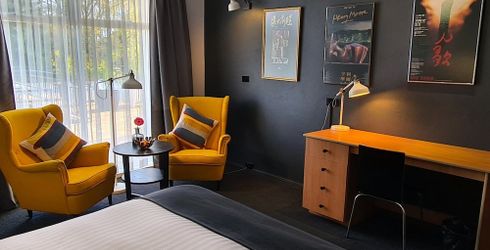 hotel room image