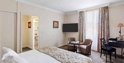 hotel room image