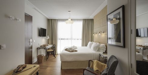 hotel room image