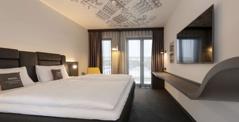 hotel room image
