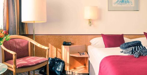 hotel room image