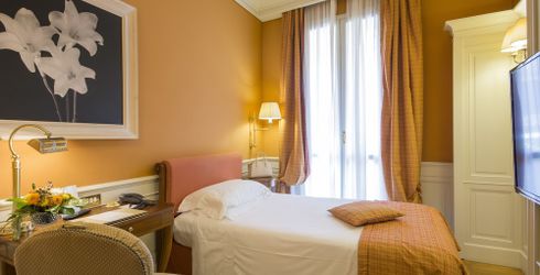 hotel room image