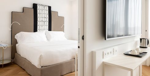 hotel room image