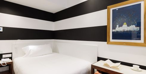 hotel room image