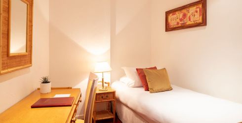 hotel room image