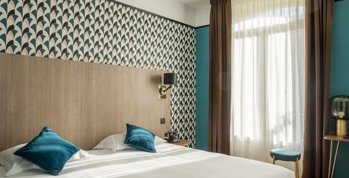 hotel room image
